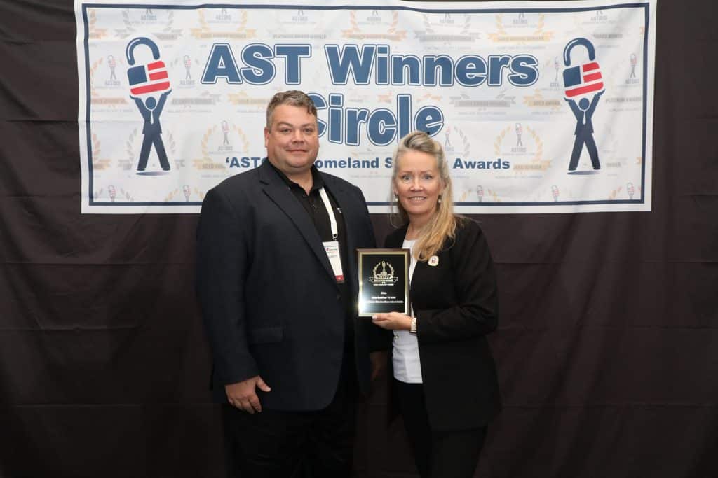 Siklu MultiHaul™ TG N366 Wins 2022 ASTORS Homeland Security Award -AH receiving the award
